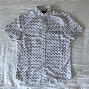 International Report Men’s Short Sleeve Button Down